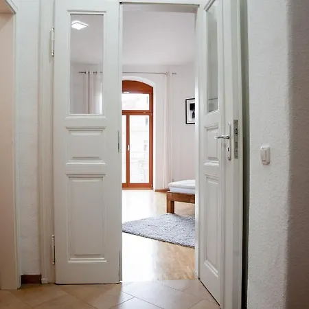Apartment 1-raum-wohnung Zentral Gelegen