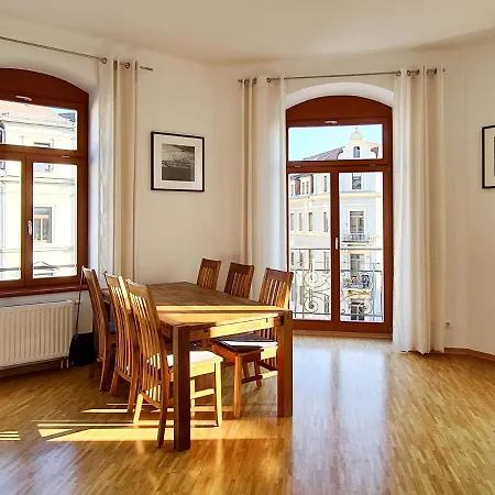 Apartment 1-raum-wohnung Zentral Gelegen