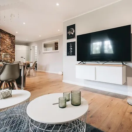Tip! Toplage In Dresden! Moderne 100 Qm Fuer Familien Und Kleine Gruppen *