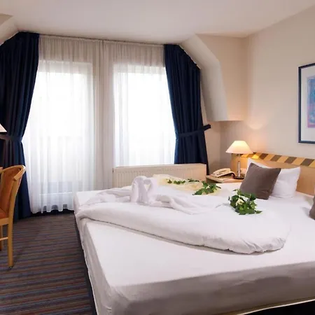 Achat Elbufer 4* Dresden