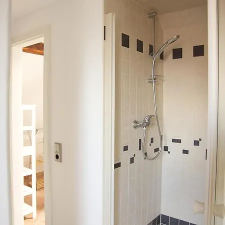 Traumzeit Mit Balkon In Vorstadtvilla Apartment