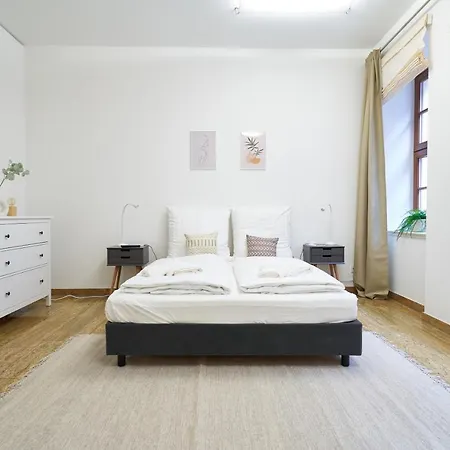 Apartment Global Living - Design I Center I Balcony I Smart-tv I Kitchen I *