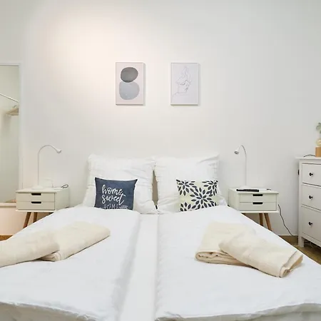 Global Living - Design I Center I Balcony I Smart-tv I Kitchen I Apartment