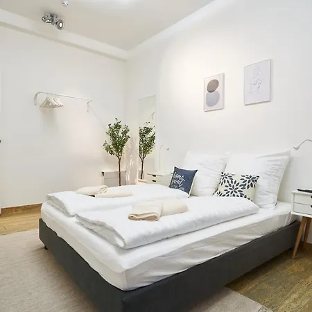 Global Living - Design I Center I Balcony I Smart-tv I Kitchen I Apartment *