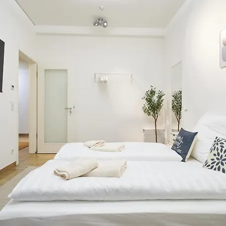 Global Living - Design I Center I Balcony I Smart-tv I Kitchen I Apartment
