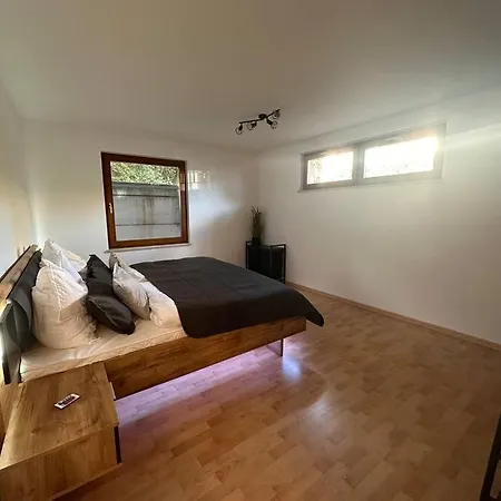 Neu* 4+1 Personen, Zentrumsnah,ebk, Stellplatz * Dresden