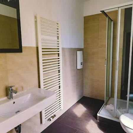Hotel Ryde & Hyde Budget *