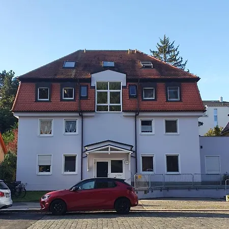 Dennis Apartmán *