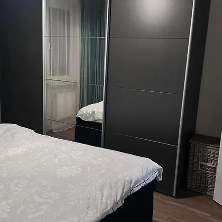 Am See/ Mit Einem Schlafzimmer, Kuche & Balkon Dresden