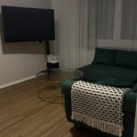 Am See/ Mit Einem Schlafzimmer, Kuche & Balkon