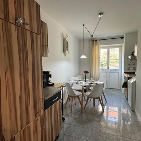 Sweet Inside Four Apartment *