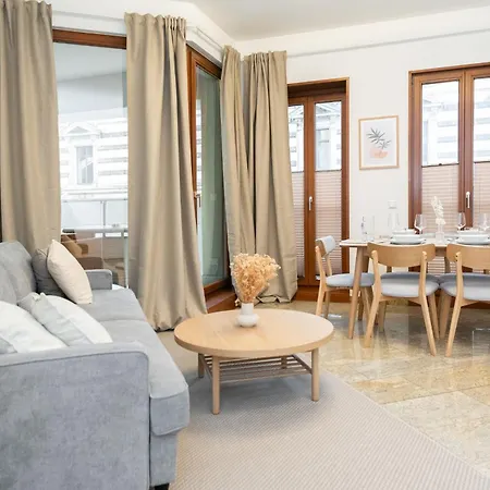 Global Living - Design I Center I Balcony I Smart-tv I Kitchen I Apartment *
