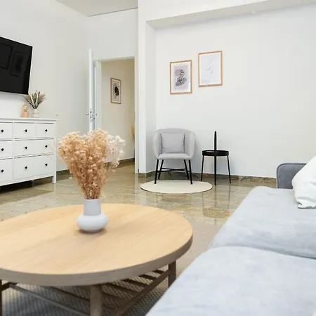 Apartment Global Living - Design I Center I Balcony I Smart-tv I Kitchen I *