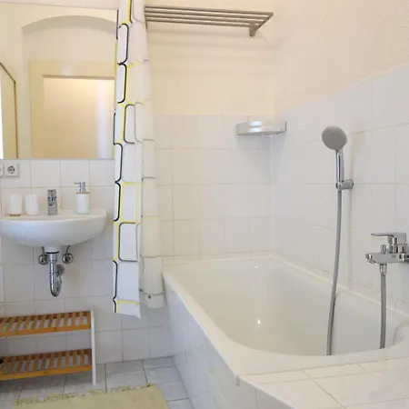 2r-wohnung Am Rande Der Neustadt Apartment