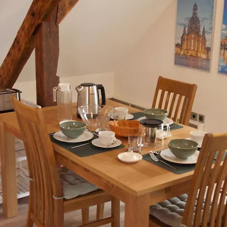 Traumzeit Mit Balkon In Vorstadtvilla Apartment