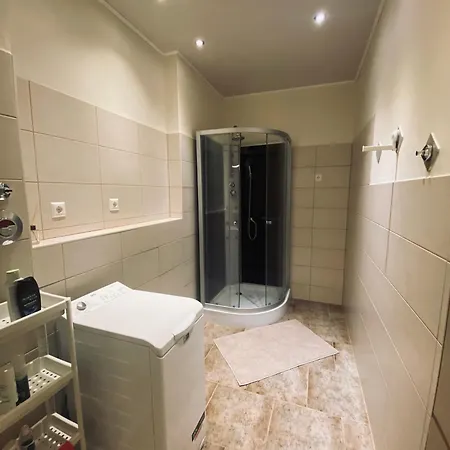Flat For Up To 4 People In Dresden-striesen Appartement *