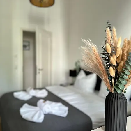 Apartment Oasis - Wohnen Im Koenigspark - Elbhang - Grosse Terrasse - Netflix - Tg *