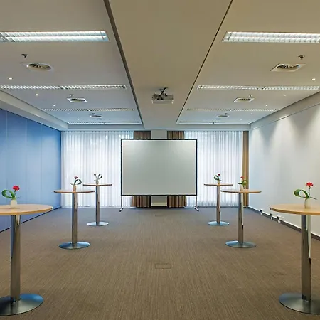 Hotel Nh Neustadt 4*