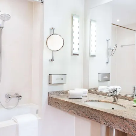 Hotel Nh Neustadt 4*