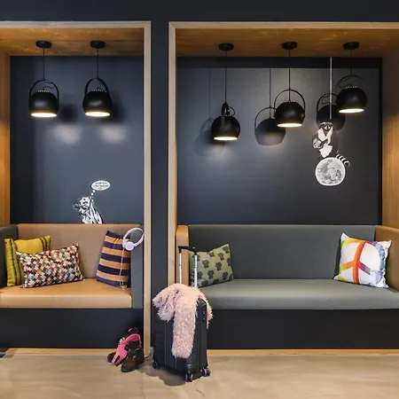 Hotel Moxy Neustadt 3*