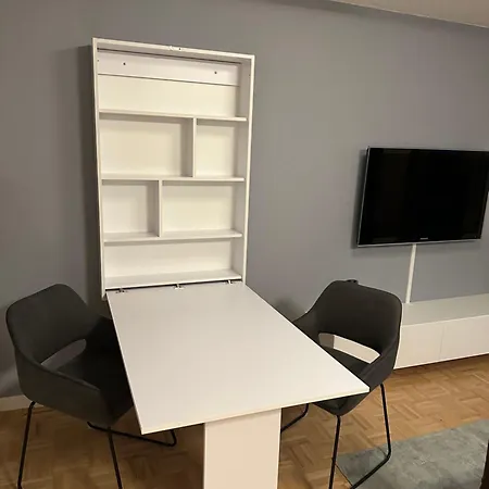 Im Zentrum Der Dresdner Neustadt Mit Aussenstellplatz Apartment *