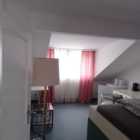 Guest house Fuer Monteure In Dresden, Mit Eigenem Bad Und Grosser Gemeinschaftskueche