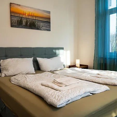 アパート Apartmenthaus Rankestrasse 4 ドレスデン