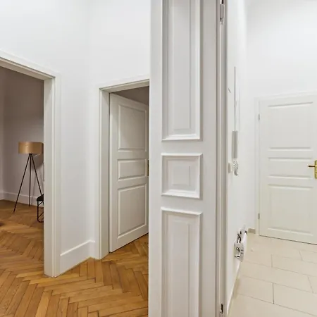 Apartahotel Limehome Antonstrasse 3*