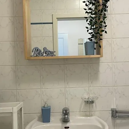 Studio-apartment Mit Balkon Apartment *