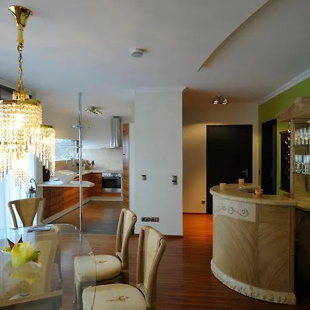 Apartment Via Lapis - Panoramablick Ueber - Garten - Pool - Sauna - Luxus Dresden