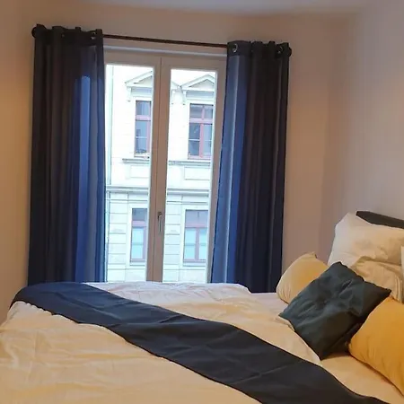 Luxuriose 3-zi-wohnung Im Zentrum, Grosser Balkon Apartment