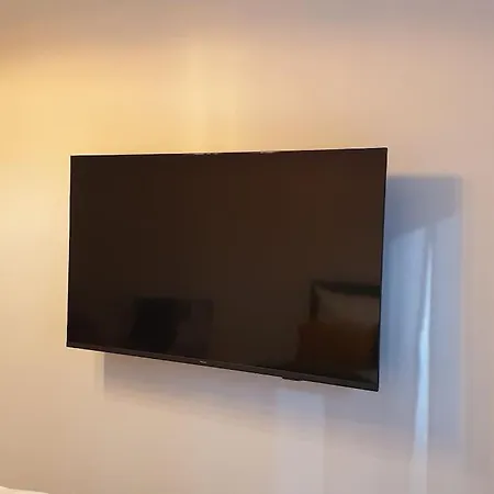 Luxuriose 3-zi-wohnung Im Zentrum, Grosser Balkon Apartment