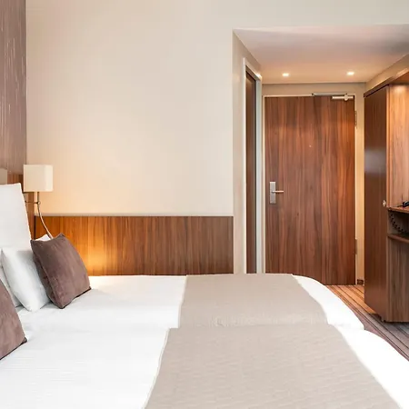 Hotel Leonardo Altstadt 3*