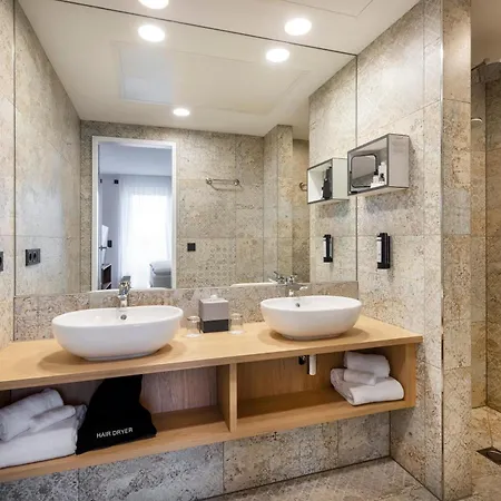 Arcotel Hafencity - Am Neustädter Elbufer Hotel 4*