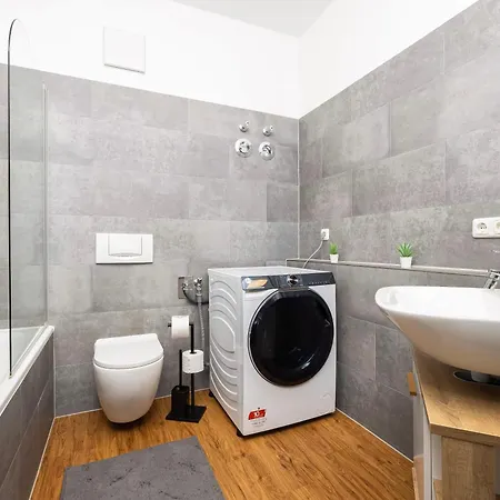 70 Qm Wohlfuehlperle - Ruhig Und Trotzdem Schnell Im Zentrum - Grosser Balkon Apartment *