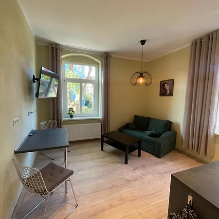 アパート Apartmenthaus Rankestrasse 4 ドレスデン