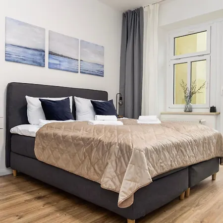 Deluxe - Garden - Near Elbe - Airport Apartment *