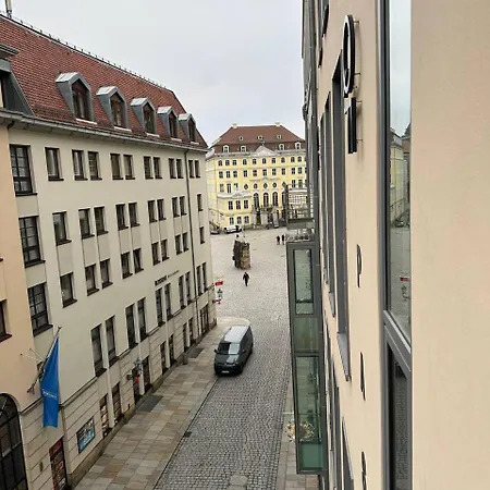 Homestay Gegenueber Frauenkirsche *