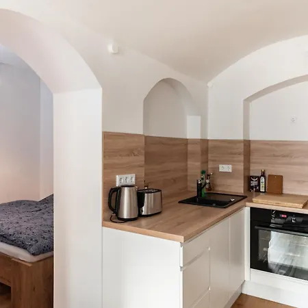 Apartment Gewoelbewohnung Mit Terrasse *