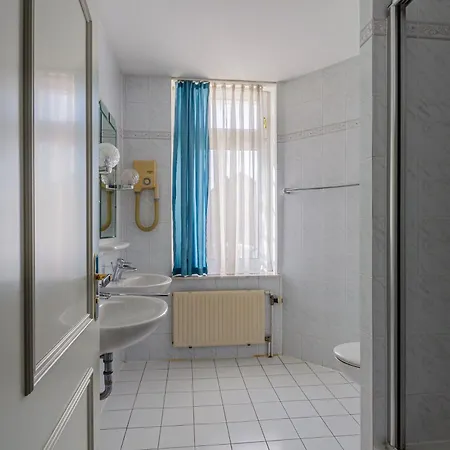 Guest house Fuer Monteure In Dresden, Mit Eigenem Bad Und Grosser Gemeinschaftskueche