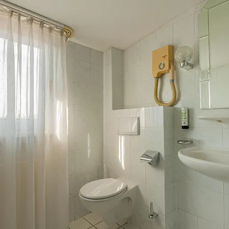 Fuer Monteure In Dresden, Mit Eigenem Bad Und Grosser Gemeinschaftskueche Guest house *