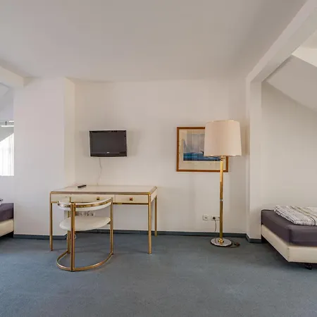 Fuer Monteure In Dresden, Mit Eigenem Bad Und Grosser Gemeinschaftskueche Guest house Dresden