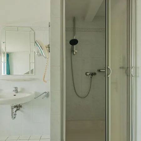 Fuer Monteure In Dresden, Mit Eigenem Bad Und Grosser Gemeinschaftskueche Guest house