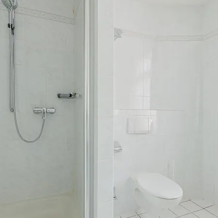 Fuer Monteure In Dresden, Mit Eigenem Bad Und Grosser Gemeinschaftskueche Guest house *