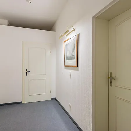 Fuer Monteure In Dresden, Mit Eigenem Bad Und Grosser Gemeinschaftskueche Guest house