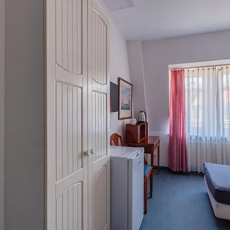 Guest house Fuer Monteure In Dresden, Mit Eigenem Bad Und Grosser Gemeinschaftskueche *