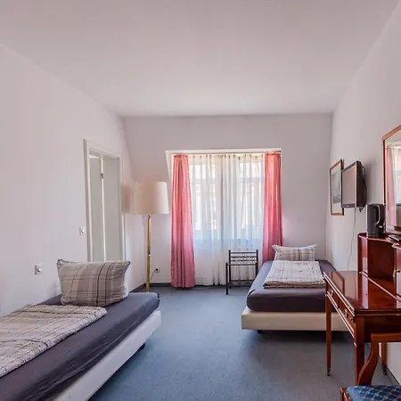 Fuer Monteure In Dresden, Mit Eigenem Bad Und Grosser Gemeinschaftskueche Guest house