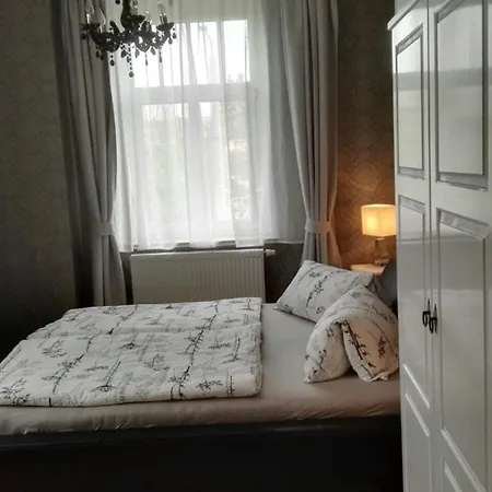 Apartment Mit 2 Baedern Und 2 Schlafzimmern Dresden