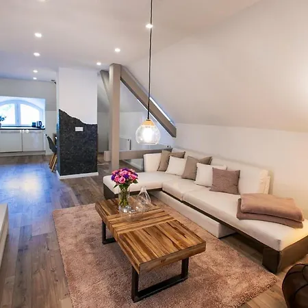 Apartment Adele Im Dachgeschoß Einer Stilvollen *