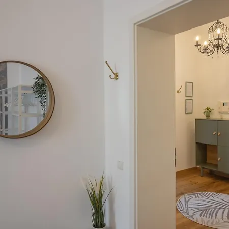 Apartment Goethe Palais Am Grossen Garten, Arbeitsplatz, Ruhig, Max 6p, Smart-tv, Eigener Parkplatz *
